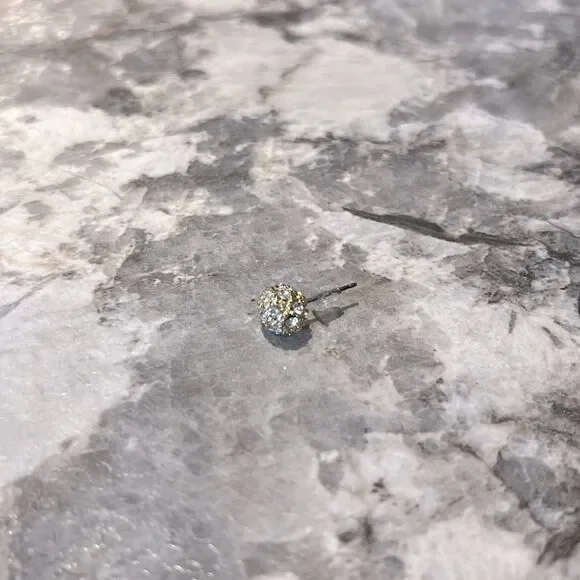 FREE W/Bundle Crystals and gold ball earring - Picture 3 of 5